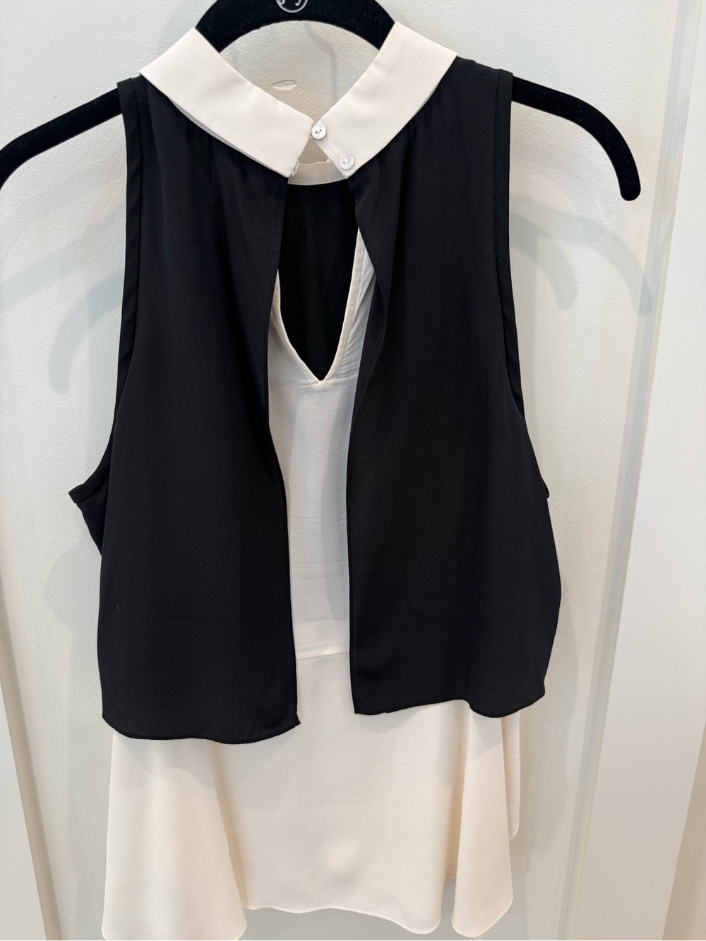 Elizabeth & James sleeveless silk colorblock shirt featuring a mock layer design - Picture 2 of 3